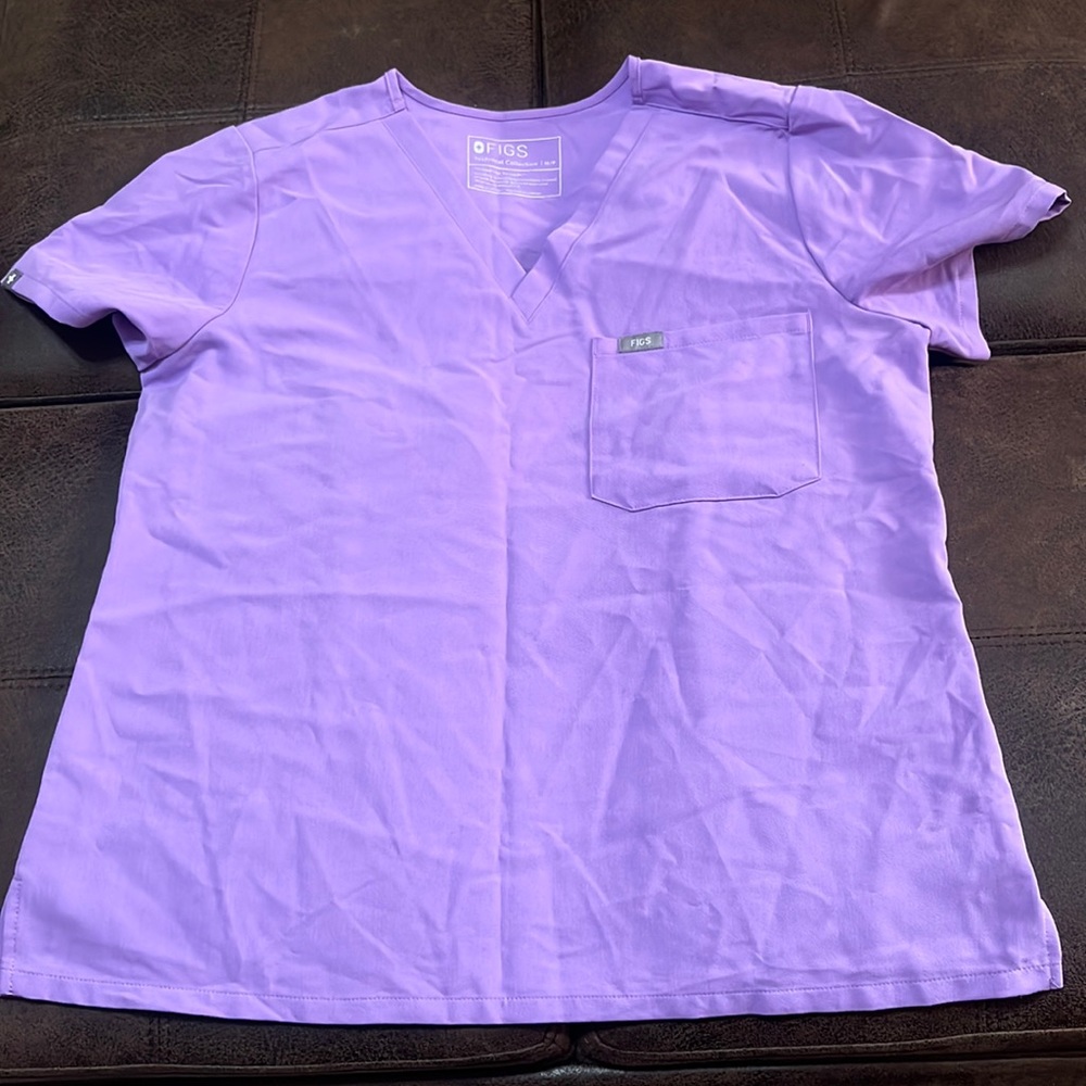 Women’s Figs scrub top